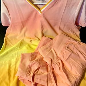 SCRUB SET Butter Soft Stretch Peach Scrub Pants & Ombré Top - never worn